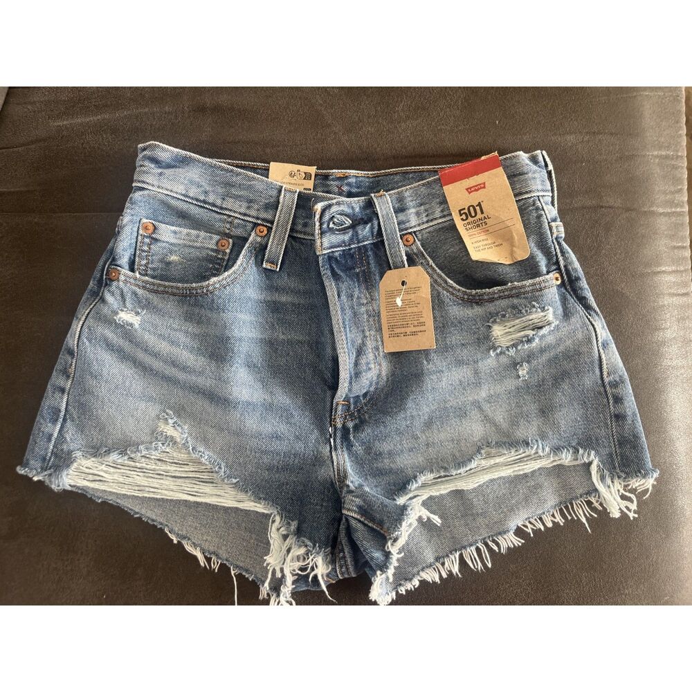 NWT Levis 501 Shorts Medium Wash
